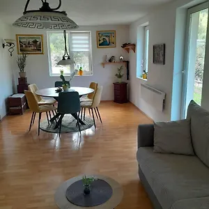 https://nice-apartment-near-by-capital-of-slovenia.hotels-in-ljubljana.com