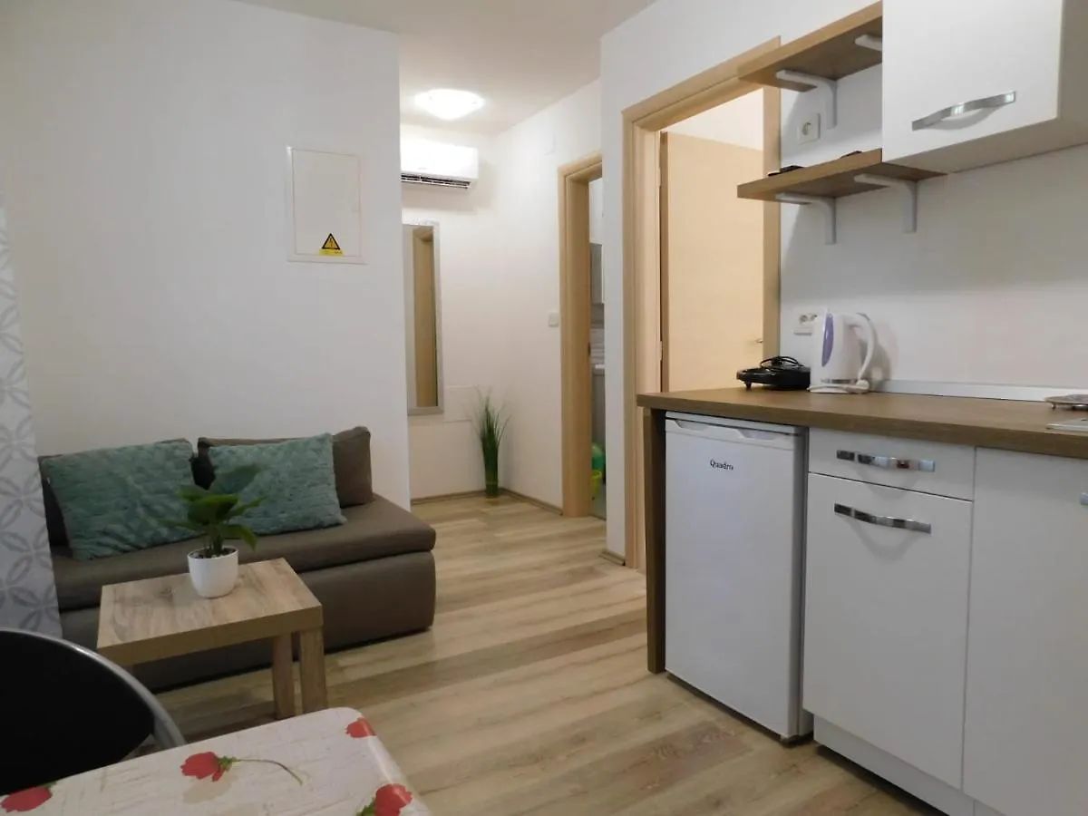 Studio Apartment Marinella Cres